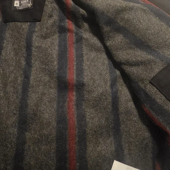 Carhartt Men's Black Jacket - Picture 10 of 12